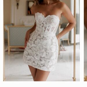 Chic Strapless Floral Lace Dress
